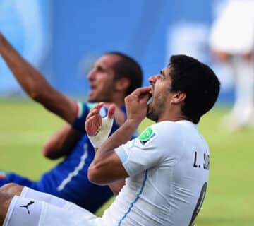 گازگرفتن لوئیز سوارز